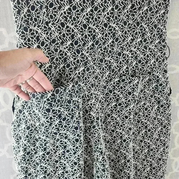 Banana Republic Floral Lace Textured Tank Jumpsuit Size 4 - Picture 7 of 11